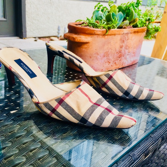 Authentic Burberry Nova Heels - Picture 1 of 4